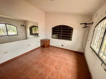 VENTA CASA 3 DORMITORIOS CON PATIO EN ZONA SUR