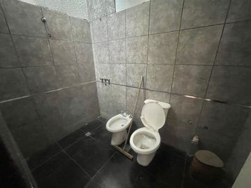 VENTA CASA 3 DORMITORIOS CON PATIO EN ZONA SUR