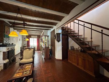 Venta Casa duplex 4 amb c/ cochera y patio Sarandi