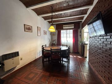 Venta Casa duplex 4 amb c/ cochera y patio Sarandi