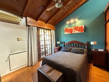 Venta Casa duplex 4 amb c/ cochera y patio Sarandi