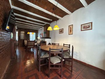 Venta Casa duplex 4 amb c/ cochera y patio Sarandi