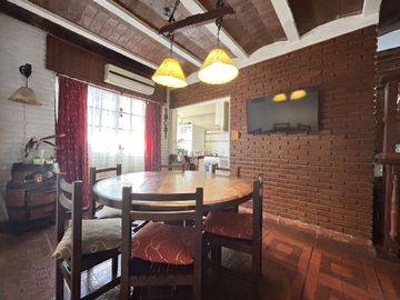 Venta Casa duplex 4 amb c/ cochera y patio Sarandi