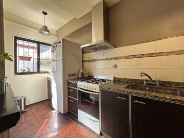 Venta Casa duplex 4 amb c/ cochera y patio Sarandi
