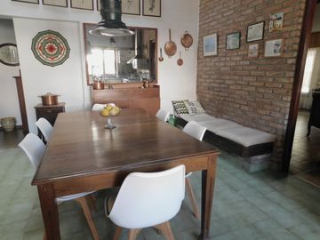 Venta casa Funes con pileta y dos plantas