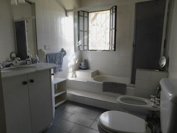 Venta casa Funes con pileta y dos plantas