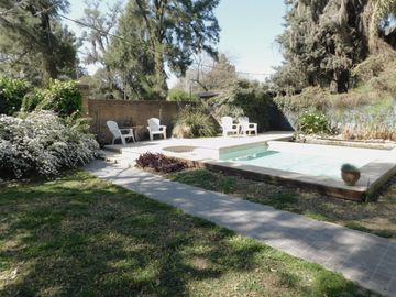 Venta casa Funes con pileta y dos plantas