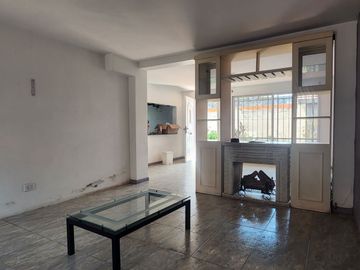 PH 5 amb en venta en Lanús con quincho y patio