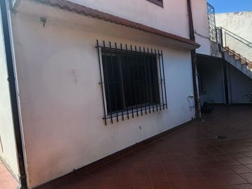 PH 5 amb en venta en Lanús con quincho y patio