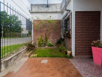 Oportunidad! Casa 4 amb con Patio y Parrilla