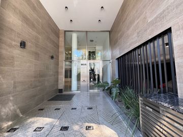 Av Pellegrini  al 1900 - 2 Dormitorios con cochera - Amenities