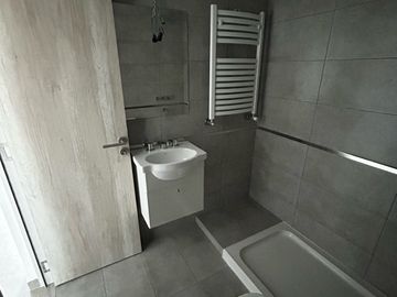 Av Pellegrini  al 1900 - 2 Dormitorios con cochera - Amenities