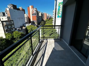 Av Pellegrini  al 1900 - 2 Dormitorios con cochera - Amenities