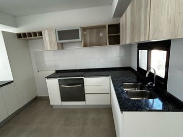 Av Pellegrini  al 1900 - 2 Dormitorios con cochera - Amenities