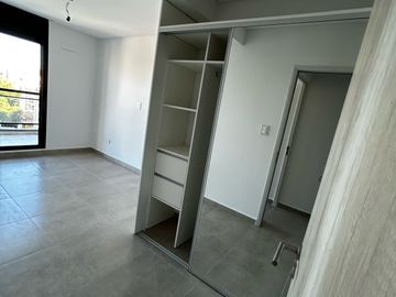 Av Pellegrini  al 1900 - 2 Dormitorios con cochera - Amenities