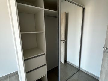 Av Pellegrini  al 1900 - 2 Dormitorios con cochera - Amenities
