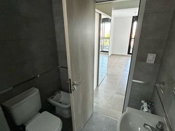 Av Pellegrini  al 1900 - 2 Dormitorios con cochera - Amenities