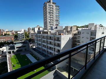 Av Pellegrini  al 1900 - 2 Dormitorios con cochera - Amenities