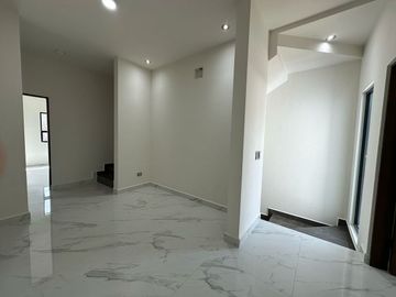 VENTA DE CASA EN BRISAS DEL VERGEL CARRETERA NACIONAL MONTERREY NL.