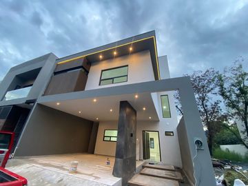 VENTA DE CASA EN BRISAS DEL VERGEL CARRETERA NACIONAL MONTERREY NL.