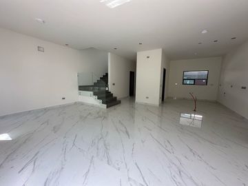 VENTA DE CASA EN BRISAS DEL VERGEL CARRETERA NACIONAL MONTERREY NL.