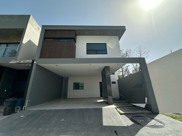 VENTA DE CASA EN BRISAS DEL VERGEL CARRETERA NACIONAL MONTERREY NL.