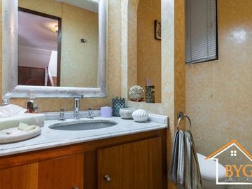 CASA EN LA HERRADURA EN CERRADA CON SEGURIDAD