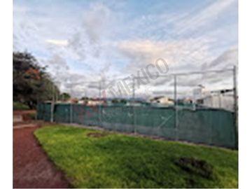 Real del Bosque, Venta de Terreno 163m2. Cuenta con una construcción en Obra Negra de 125 m2.   Casa para terminar a su gusto.