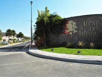 Real del Bosque, Venta de Terreno 163m2. Cuenta con una construcción en Obra Negra de 125 m2.   Casa para terminar a su gusto.