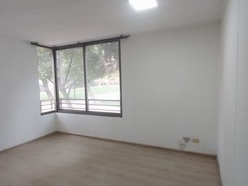 Amplio Departamento en Venta en un primer Piso