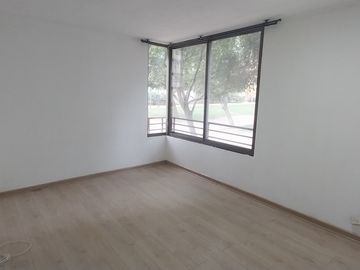 Amplio Departamento en Venta en un primer Piso
