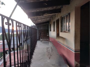 CASA EN VENTA EN EL MANGUITO