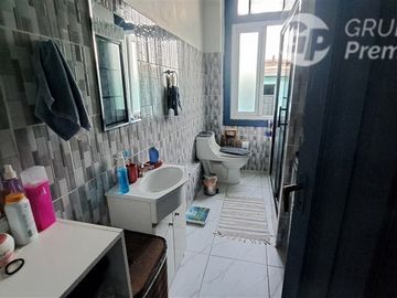 Casa en Venta en Republica/Domeyco / Se vende propiedad con 2 casas independientes total 4 habitaciones 2 baños patio interior