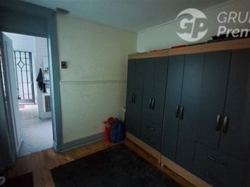 Casa en Venta en Republica/Domeyco / Se vende propiedad con 2 casas independientes total 4 habitaciones 2 baños patio interior