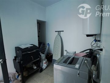 Casa en Venta en Republica/Domeyco / Se vende propiedad con 2 casas independientes total 4 habitaciones 2 baños patio interior