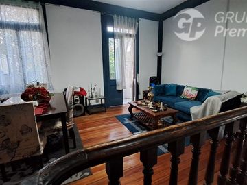 Casa en Venta en Republica/Domeyco / Se vende propiedad con 2 casas independientes total 4 habitaciones 2 baños patio interior