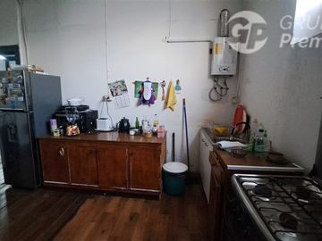 Casa en Venta en Republica/Domeyco / Se vende propiedad con 2 casas independientes total 4 habitaciones 2 baños patio interior