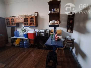 Casa en Venta en Republica/Domeyco / Se vende propiedad con 2 casas independientes total 4 habitaciones 2 baños patio interior