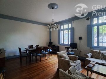 Casa en Venta en Republica/Domeyco / Se vende propiedad con 2 casas independientes total 4 habitaciones 2 baños patio interior