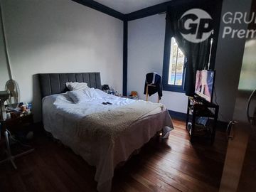 Casa en Venta en Republica/Domeyco / Se vende propiedad con 2 casas independientes total 4 habitaciones 2 baños patio interior