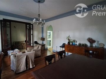 Casa en Venta en Republica/Domeyco / Se vende propiedad con 2 casas independientes total 4 habitaciones 2 baños patio interior