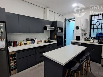 Casa en Venta en Republica/Domeyco / Se vende propiedad con 2 casas independientes total 4 habitaciones 2 baños patio interior