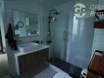 Casa en Venta en Republica/Domeyco / Se vende propiedad con 2 casas independientes total 4 habitaciones 2 baños patio interior