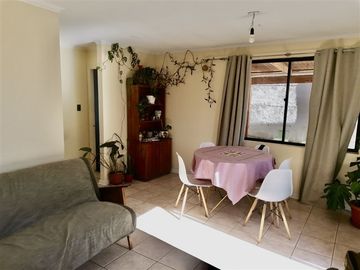 Casa en Venta en A metros de Calle Condell Sur