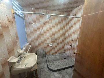 Casa en Renta con local en  Bosques de Colón, Toluca Estado de México