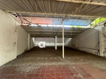 Arriendo/Venta de CASA COMERCIAL en GIRON