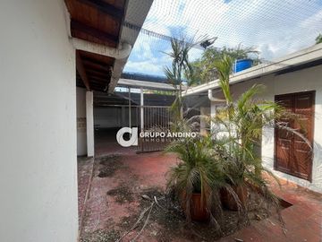 Arriendo/Venta de CASA COMERCIAL en GIRON