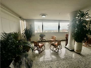 AMPLIO APARTAMENTO EN VENTA EN VIEJO PRADO. Excelente Ubicacion