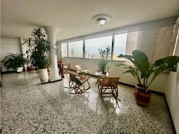 AMPLIO APARTAMENTO EN VENTA EN VIEJO PRADO. Excelente Ubicacion