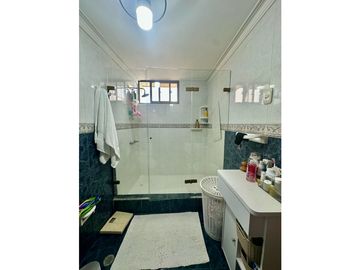 AMPLIO APARTAMENTO EN VENTA EN VIEJO PRADO. Excelente Ubicacion